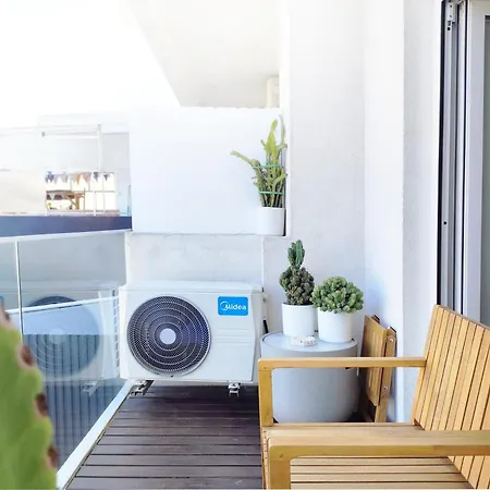 D858 - Comfort Near Downtown - Ac & Balcony 아파트 포르투