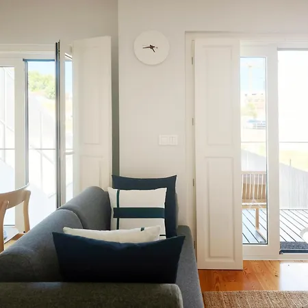 D858 - Comfort Near Downtown - Ac & Balcony * Порту