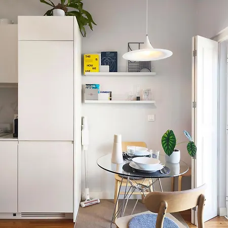 D858 - Comfort Near Downtown - Ac & Balcony 아파트 *