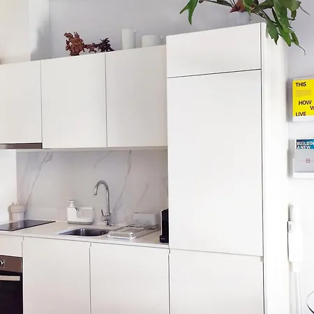 D858 - Comfort Near Downtown - Ac & Balcony * Oporto